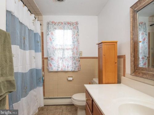 2106 Lyndell Dr, Lancaster PA  17601-5728 exterior