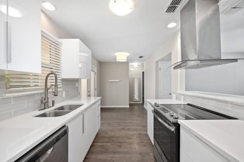 5707 Cedardale Dr, Austin TX  78745-4023 exterior