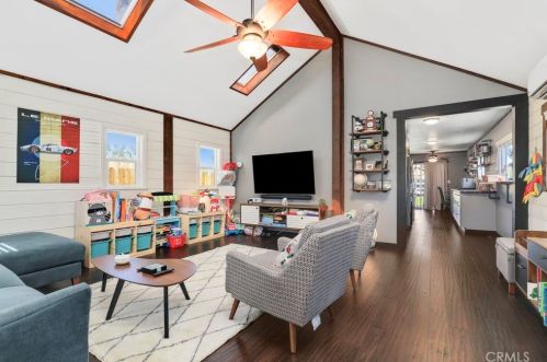 4501 Larchwood Pl, Riverside CA  92506-1189 exterior