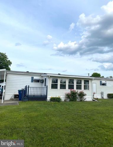 530 Puritan Dr, Buena Vista Township, NJ 08310-1302