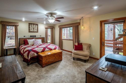 12095 Rainbow Dr, Truckee CA  96161-2732 exterior