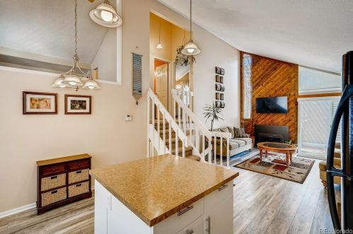 10233 Peakview Ave, Englewood CO 80111-6107 exterior