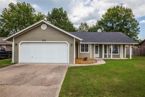 292 Stein St, Centerton, AR 72719-8717