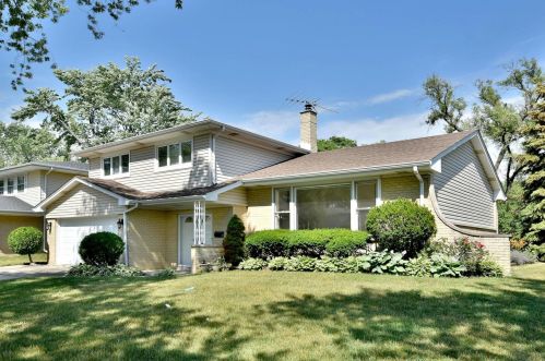 1923 Eastwood Dr, Arlington Hts, IL 60004-3202