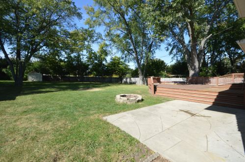 9 Sycamore Dr, Naperville, IL 60540-7528