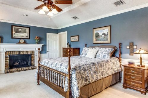 2101 Nob Hl, Carrollton TX 75006-2822 exterior