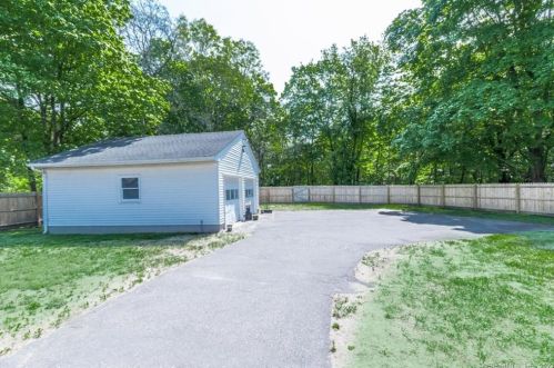 1890 Poquonock Ave, Windsor CT  06095-1234 exterior