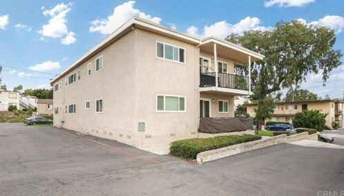 247 Alestar St, Vista CA 92084-5614 exterior