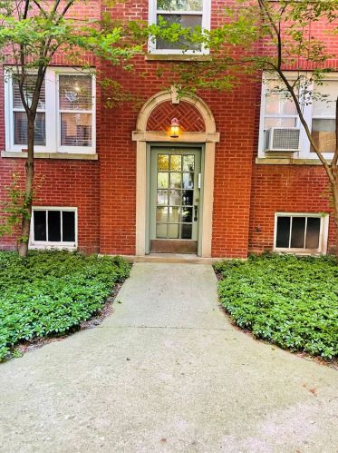 733 Bittersweet Pl, Chicago, IL 60613-2369