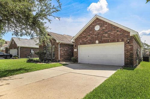 2902 Cedar Hollow Dr, Pearland, TX 77584-8154