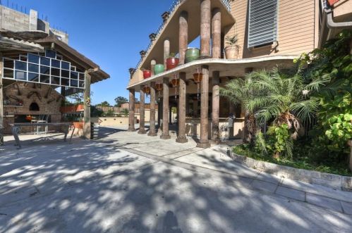 614 Pine Gully Rd, Taylor Lake Village TX  77586-1827 exterior