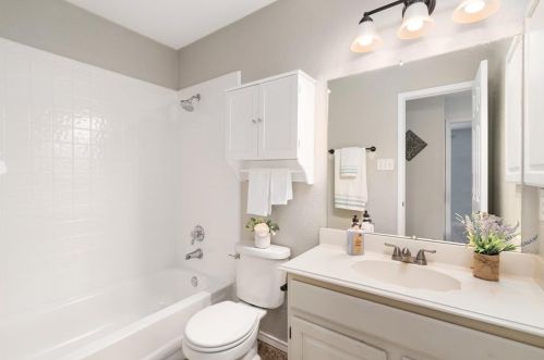 2117 Carnation Ct, Garland TX 75040-2805 exterior