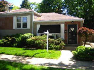 19 West Ave, North Riverside, IL 60546-2112
