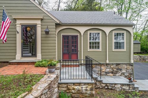 11 Cranbury Rd, Norwalk CT  06851-2649 exterior