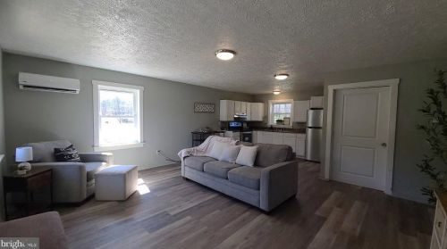 50 Independence Dr, Brandywine, WV 26802-8596