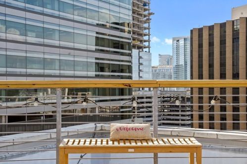 710 Colorado St, Austin TX  78701-3065 exterior