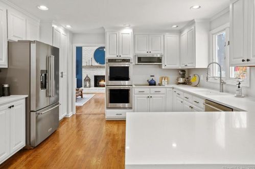 54 Misty Ln, Upper Stepney CT  06468-3215 exterior