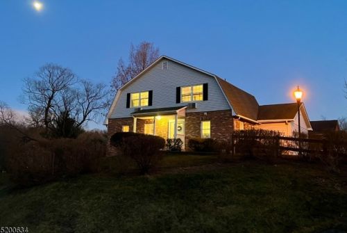 26 Lexington Ct, Chatham Township, NJ 07928-2908