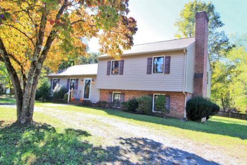 1574 Cottontown Rd, Forest, VA 24551-3912