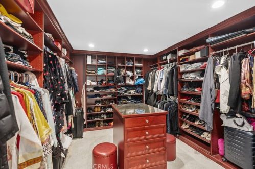 10 Vispera, Irvine CA  92620-2127 exterior