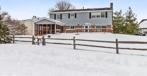 305 Kensington Ct, Palatine, IL 60067-5832