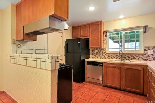 6010 Kitty Hawk Dr, Riverside CA  92504-1422 exterior