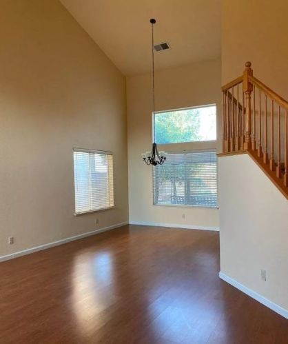 9069 Old Creek Dr, Elk Grove, CA 95758-5410