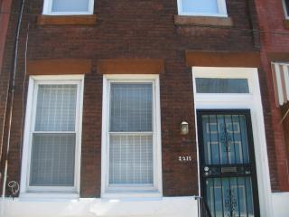 2219 10th St, Philadelphia PA  19133-1511 exterior