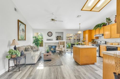 7008 Paloma Blanca Ct, Elk Grove, CA 95758-5872
