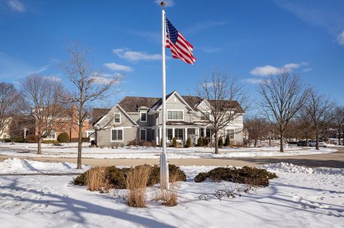 2316 Larkdale Dr, Glenview, IL 60025-4190