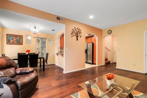 14627 Gledhill St, Van Nuys CA  91402-1284 exterior