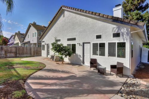 8539 Sun Sprite Ct, Elk Grove CA  95624-3809 exterior