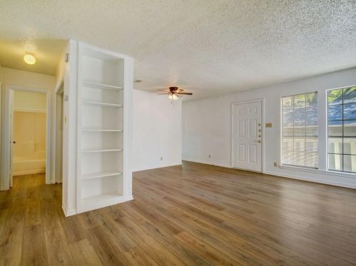 404 Dittmar Rd, Austin TX  78745-7004 exterior