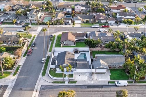 8212 Munster Dr, Huntington Beach CA  92646-5025 exterior