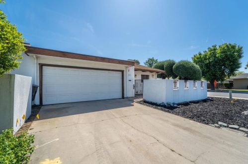 300 De Vega Ct, Modesto, CA 95354-3213