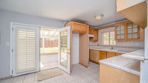 3844 Lofton Pl, Riverside CA  92501-1810 exterior