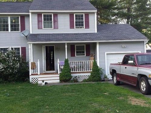 31 Hill St, Hillsboro, NH 03244-5400