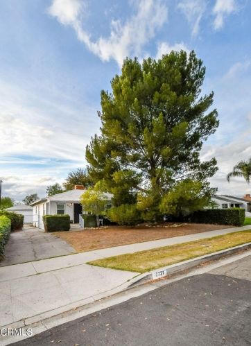 7731 Amestoy Ave, Van Nuys, CA 91406-2112