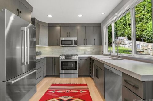 23 Craw Ave, Norwalk CT  06853-1605 exterior
