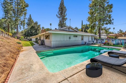 1309 Pacific St, Redlands, CA 92373-6921