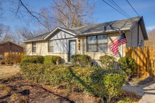 246 Garcia Dr, Pegram, TN 37143-2306