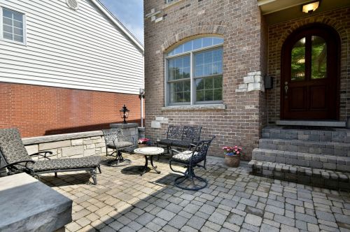 194 May St, Elmhurst, IL 60126-4004