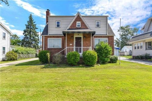 94 Overlook Blvd, Struthers, OH 44471-1611