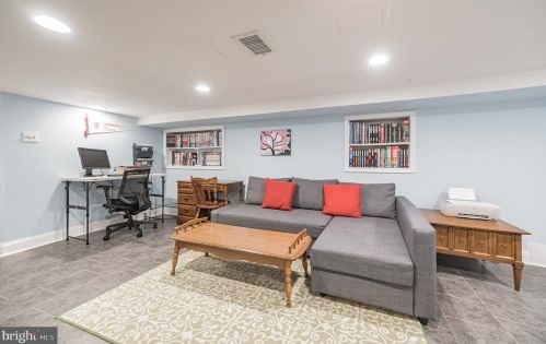 2341 10th St, Philadelphia PA 19133-1512 exterior