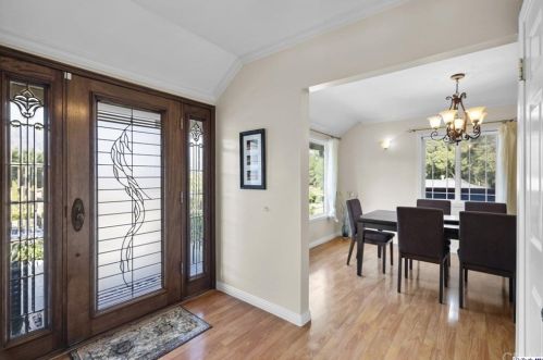 1048 Eilinita Ave, Glendale CA  91208-1130 exterior