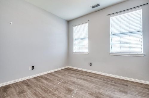 1558 Biltmore Ln, Irving TX  75063-3503 exterior