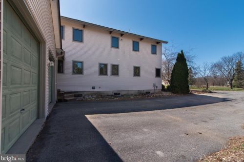 80 Quinn Lea Rd, Harpers Ferry WV 25425-5372 exterior