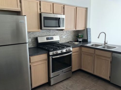 1270 Candlestick Way, Waukegan IL  60085-8624 exterior