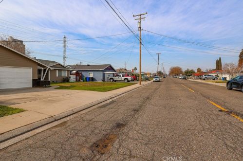 1220 Minaret Ave, Turlock CA  95380-5528 exterior