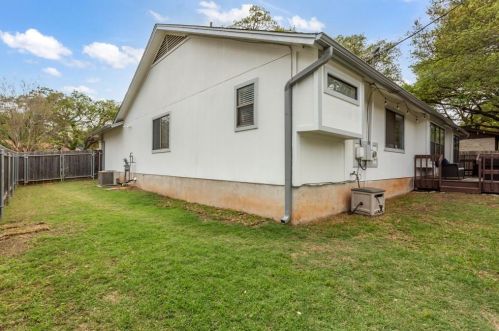 3904 Beaconsdale Dr, Austin TX  78727-2956 exterior